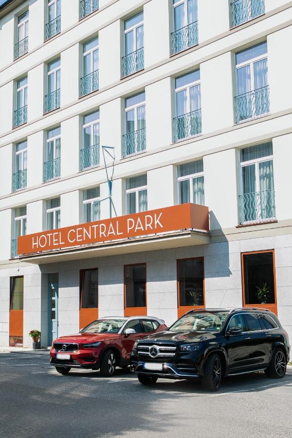 Hotel Central Park ปอดเยบราดิ ภายนอก รูปภาพ